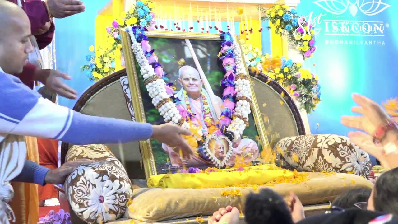 Day 3 - Guru Aarati and pushpanjali - 81st Vyasa Puja of HH Mahavishnu Swami Maharaj