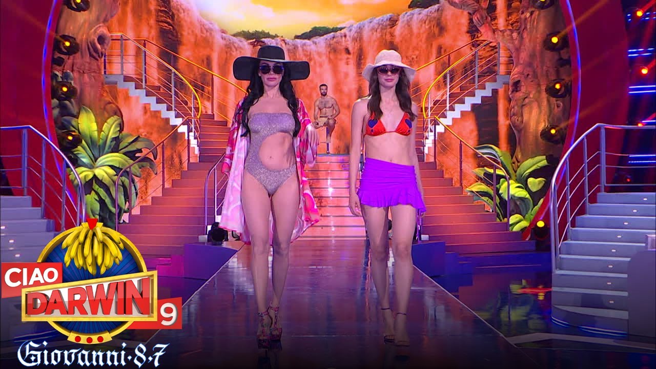 Ciao Darwin - Il Défilé: Milf e Teen in spiaggia