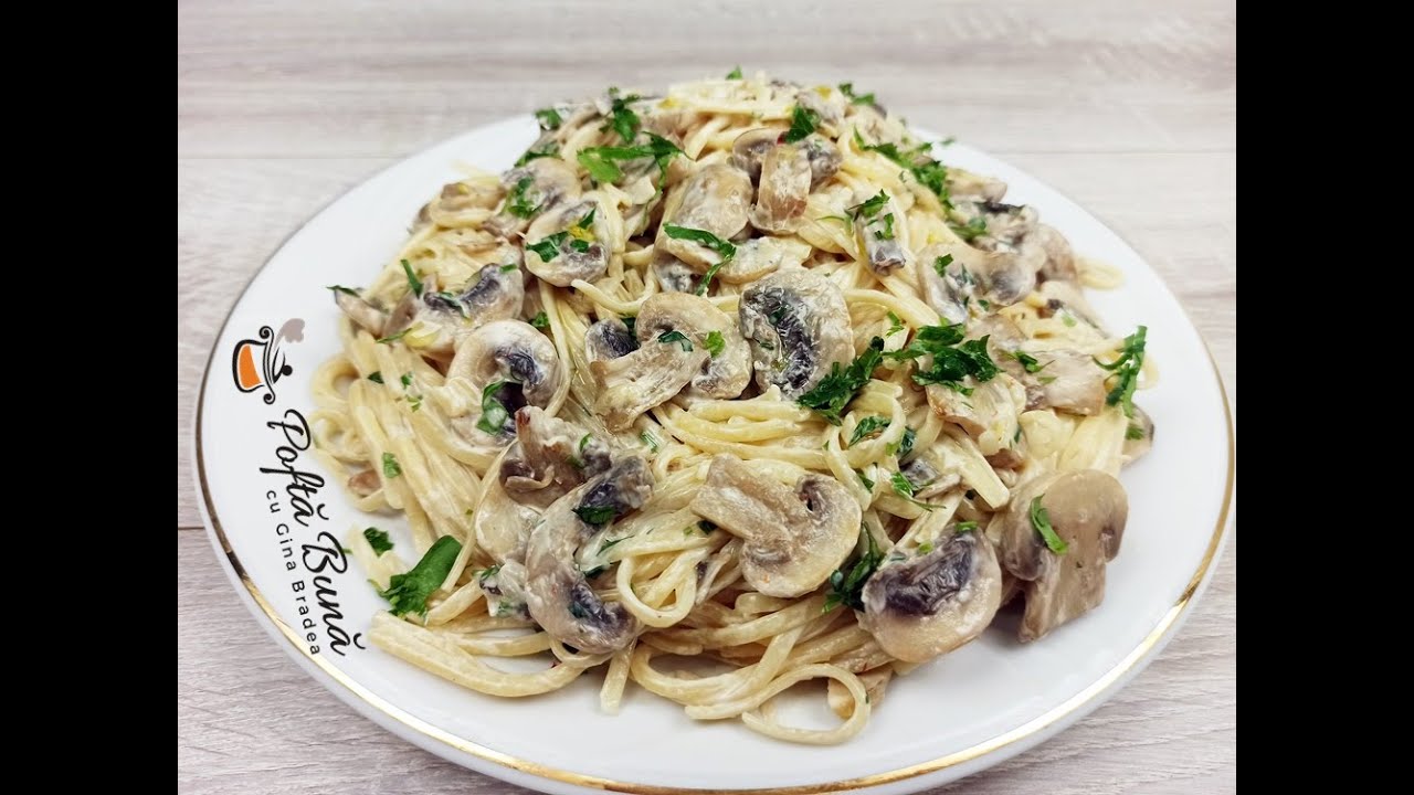 Paste cu sos alb, ciuperci si smantana, mai bune decat pastele carbonara