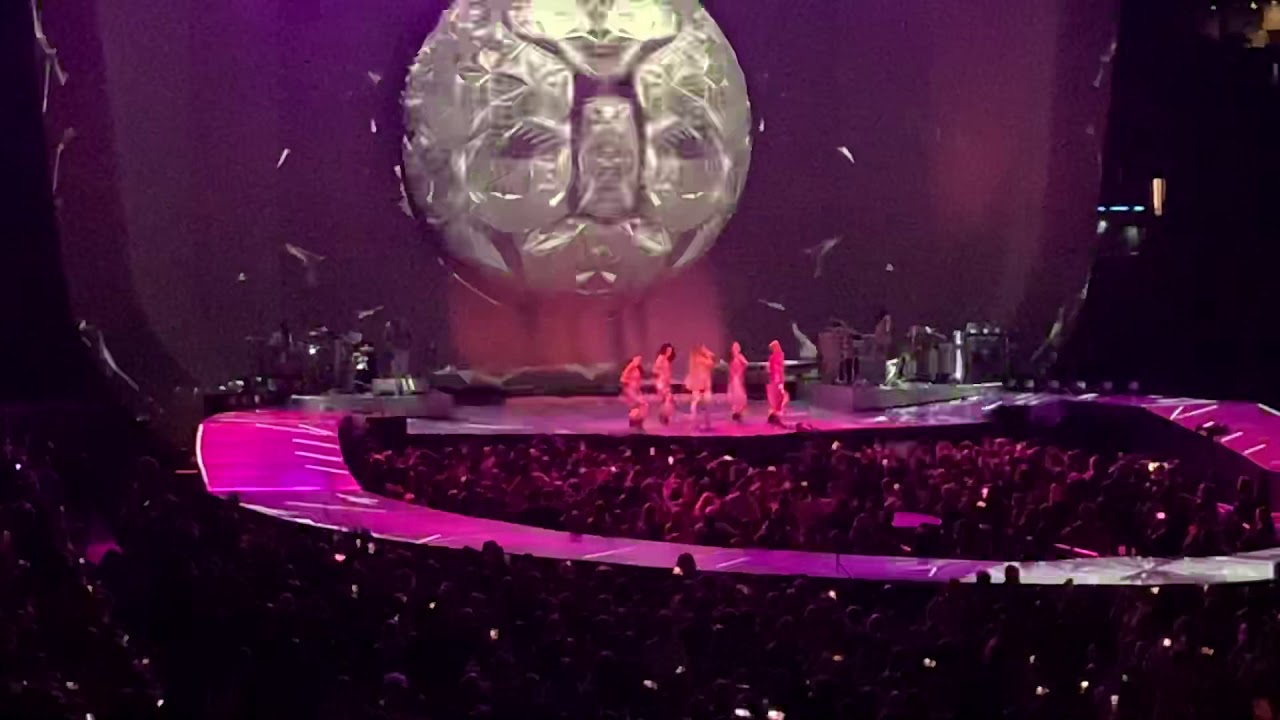 Ariana Grande - Sweetener World Tour (BOSTON, MA) PART 2
