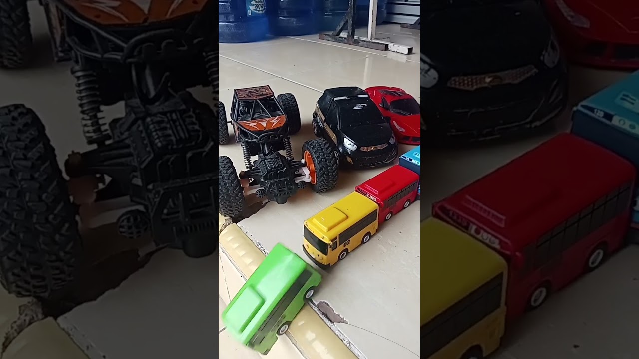 Tayo the little bus, Jeep and Ferrari 