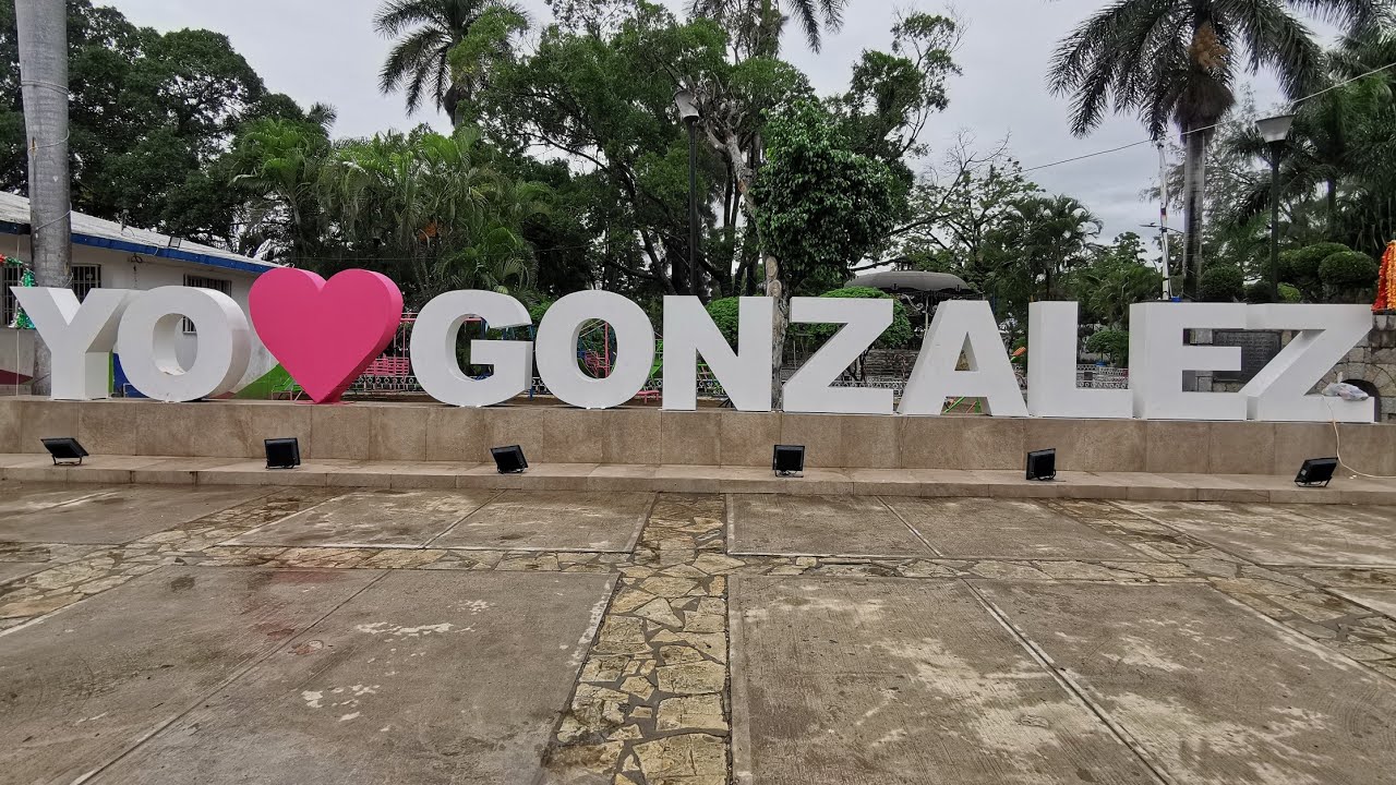 DANDO LA VUELTA EN LA PLAZ DE GONZÁLEZ TAMAULIPAS MÉXICO