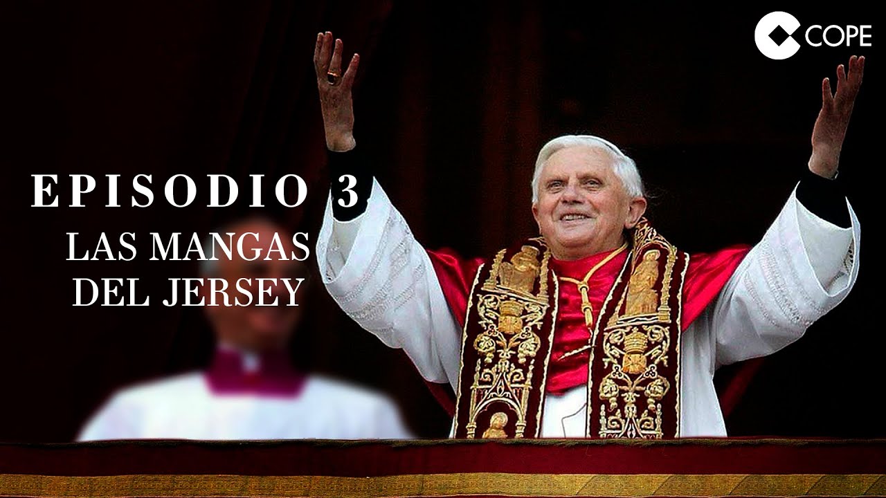 Por qué Ratzinger apareció con mangas negras tras ser elegido Papa en lugar de una camisa blanca