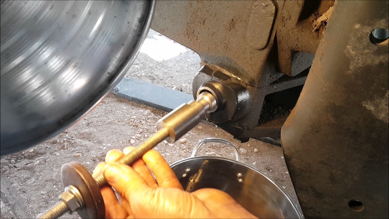 Oil leak Case JX 80 3