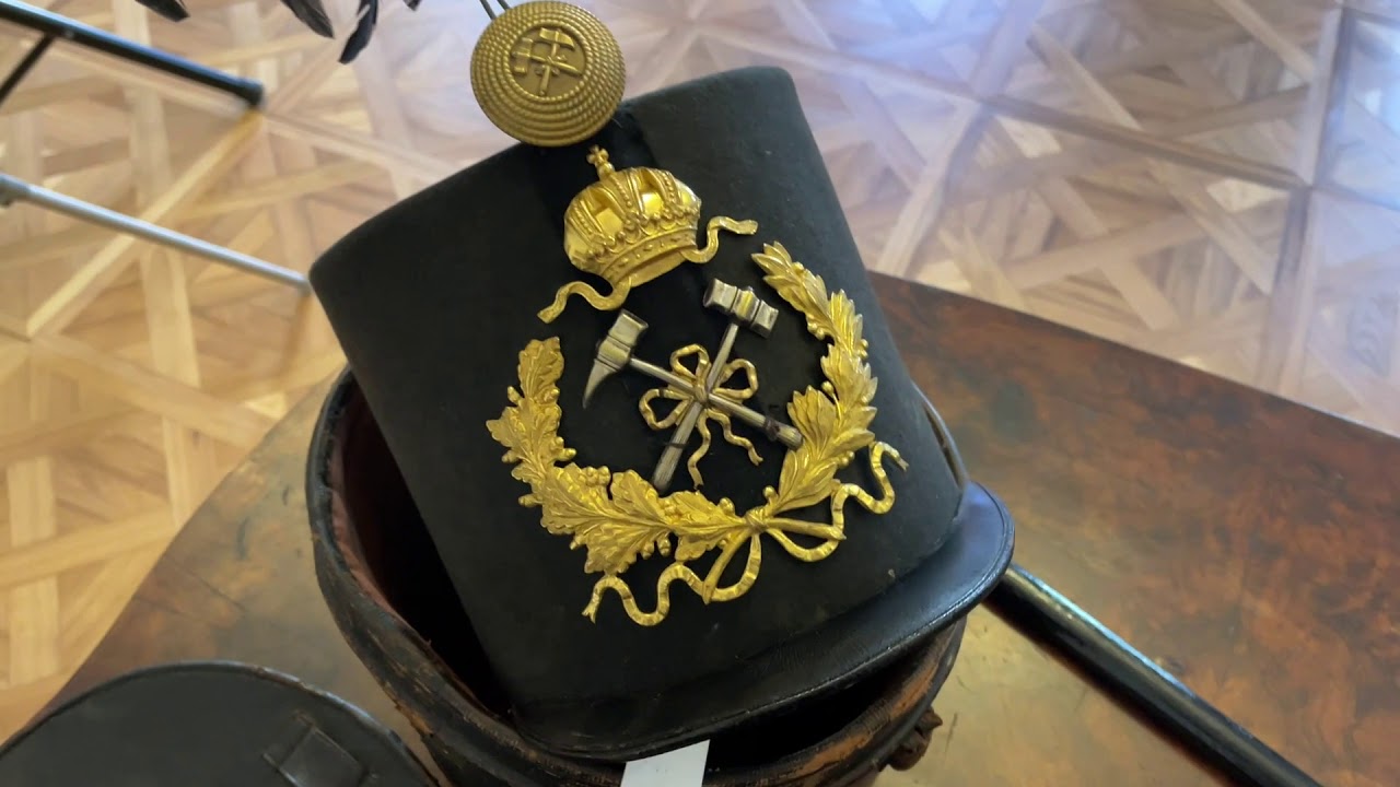 Ban&iacute;cke uniformy - kniha Zuzany Denkovej o&nbsp;ban&iacute;ckom odeve