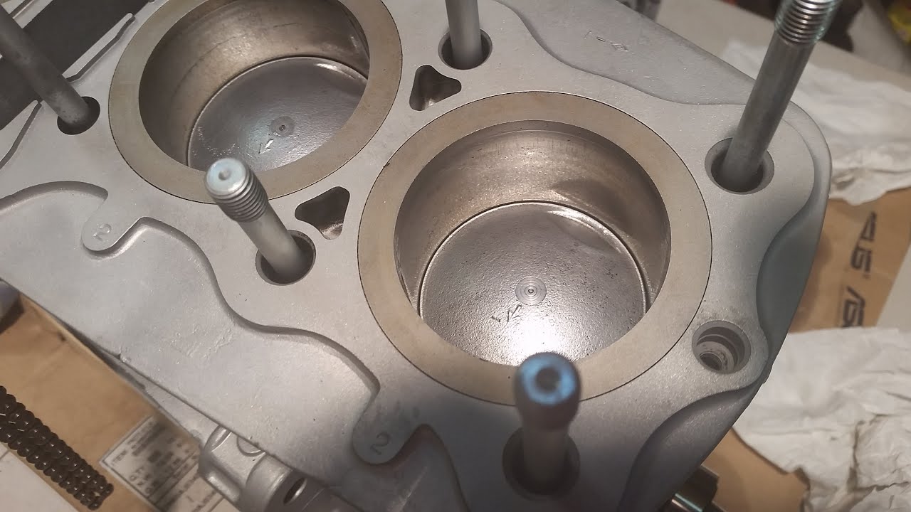 Kawasaki Z1 900 - Installing the Cylinder block and more