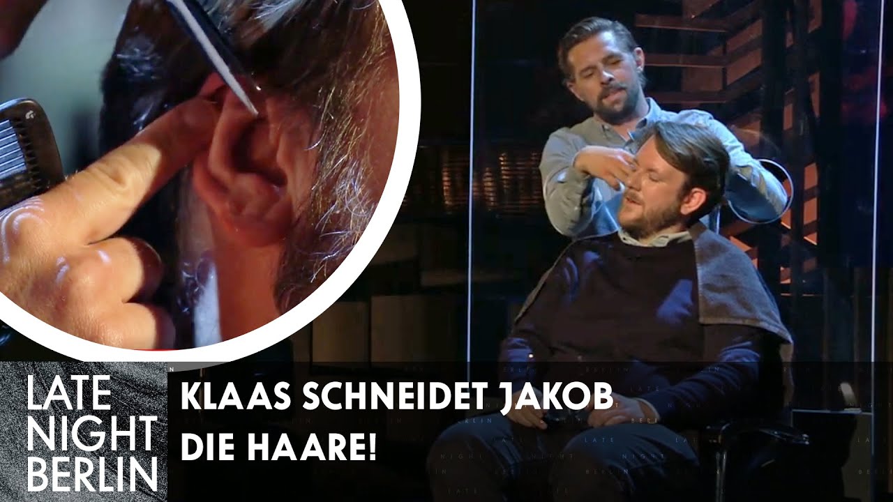 Klaas schneidet Jakob die Haare! Friseursalon Heufer-Umlauf | Late Night Berlin | ProSieben