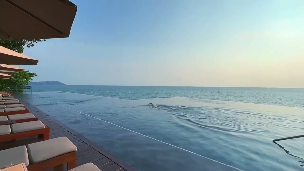 The infinity Pool at the Ritz-Carlton Langkawi ~ Truly beautiful!😍#hotel #