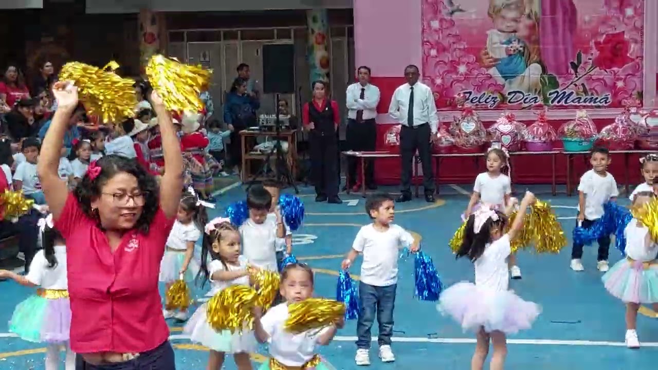 baile del dia de la madre 3 años axel