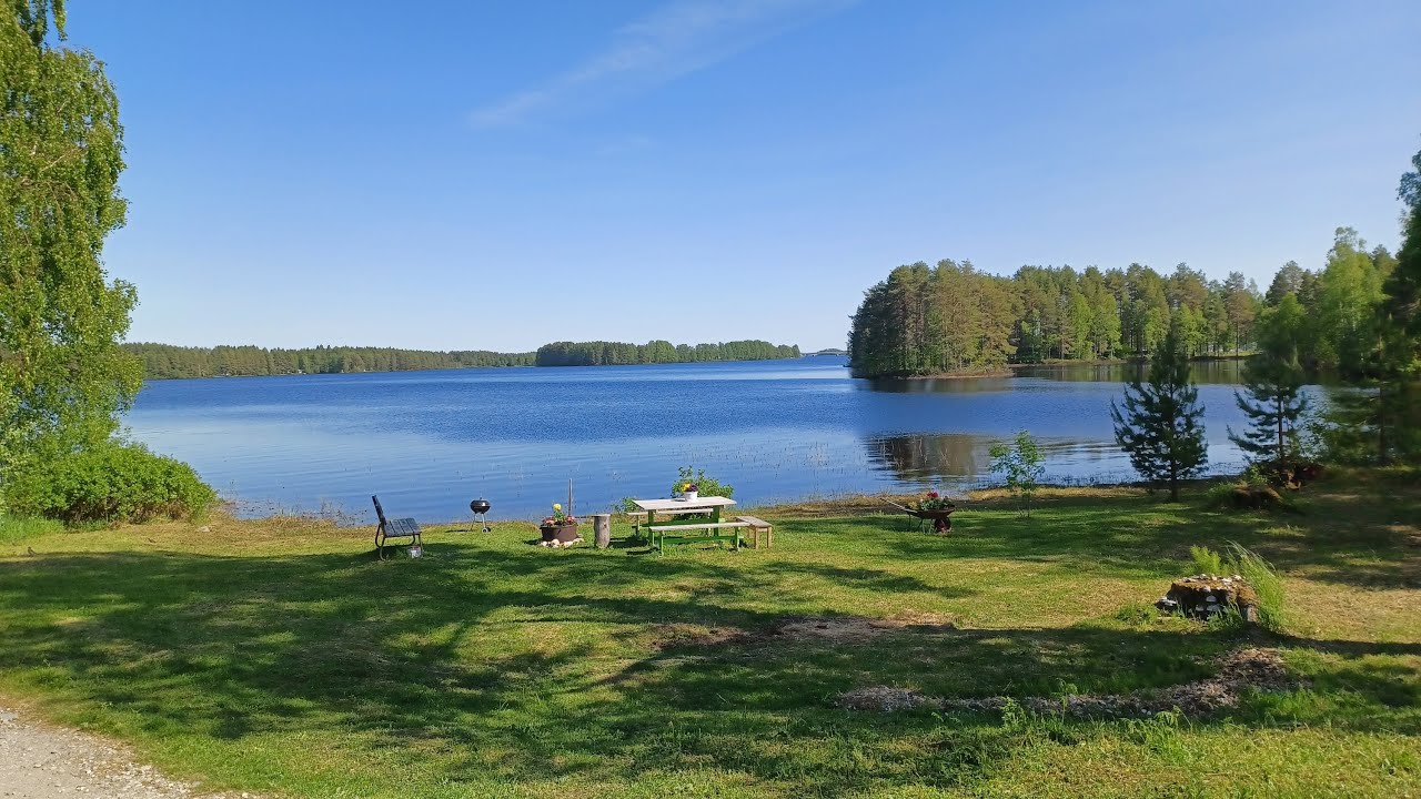 Pyöräilyä Kuhmon taajamassa