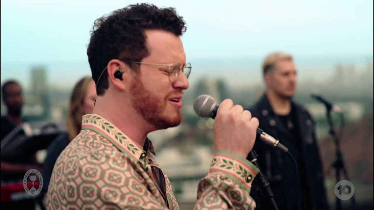Sam Fischer performs 'This City' for Seppelt Wines Stakes Day