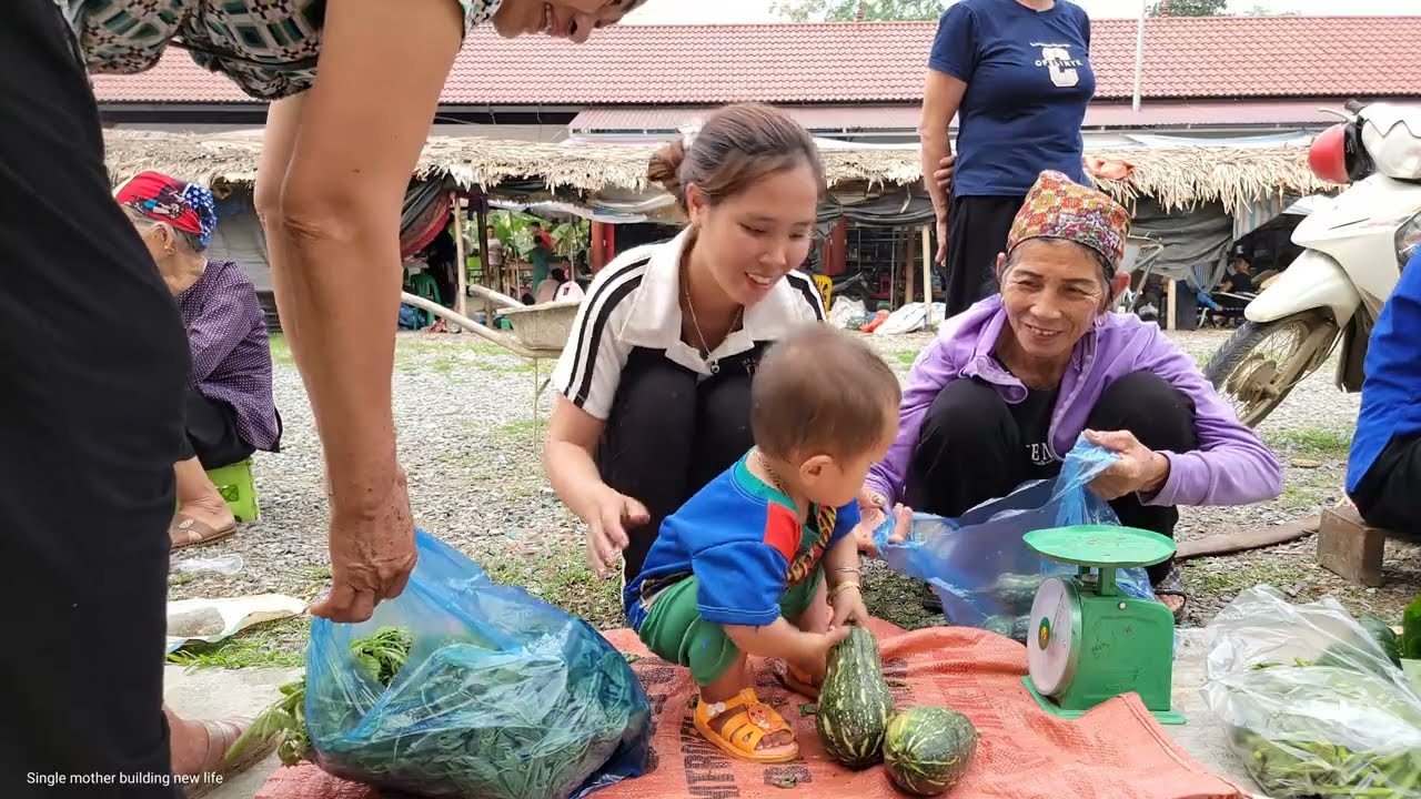 Single mother: Harvesting pumpkins and tops to sell at the market - gardening - building a new life