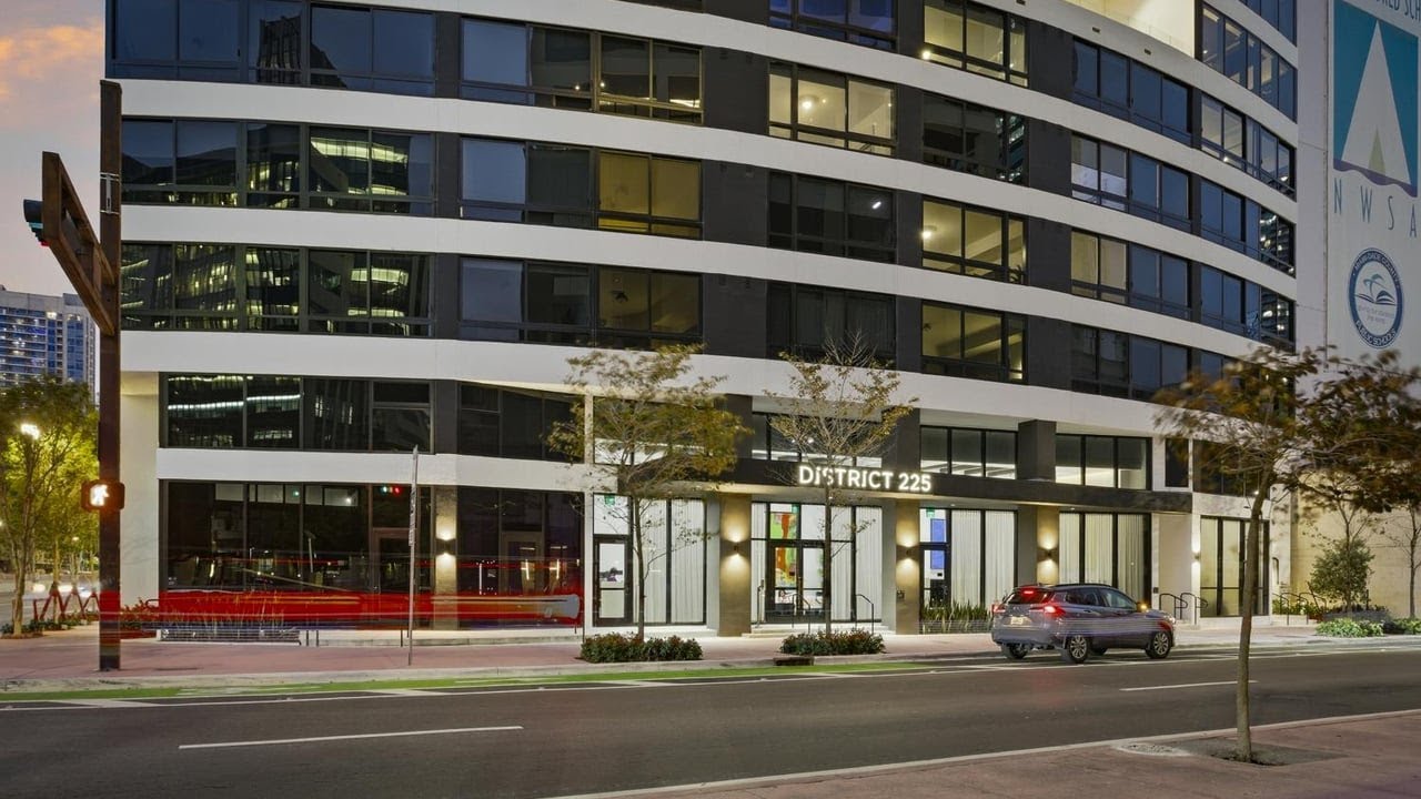 225 N Miami Ave, Miami, FL