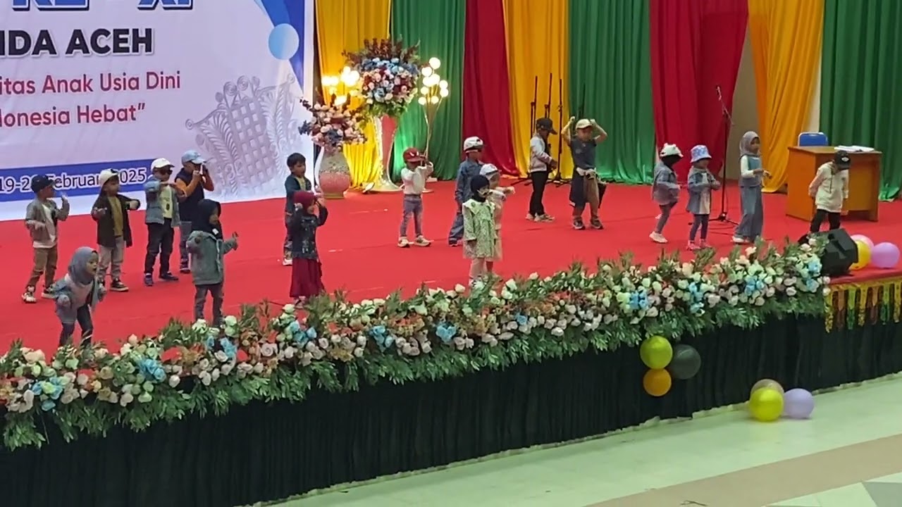 Adek bila menari