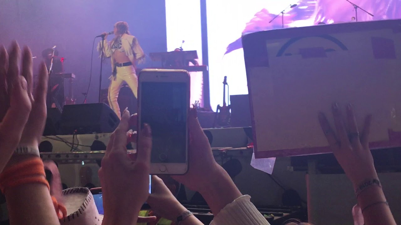 Miley Cyrus - Nothing Breaks Like a Heart OWF 2019 Warsaw
