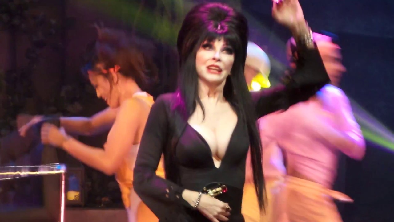 Elvira - 5. “She’s a Maniac” (Flashdance parody) - Live @ Knott’s Scary Farm 9/30/17