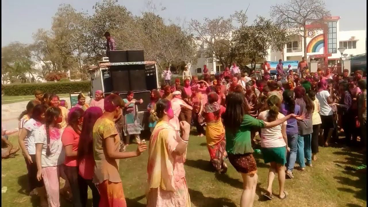 Holi celebration at NIT Jaipur MNIT #holi #mnitjaipur #collegelife #festival 
