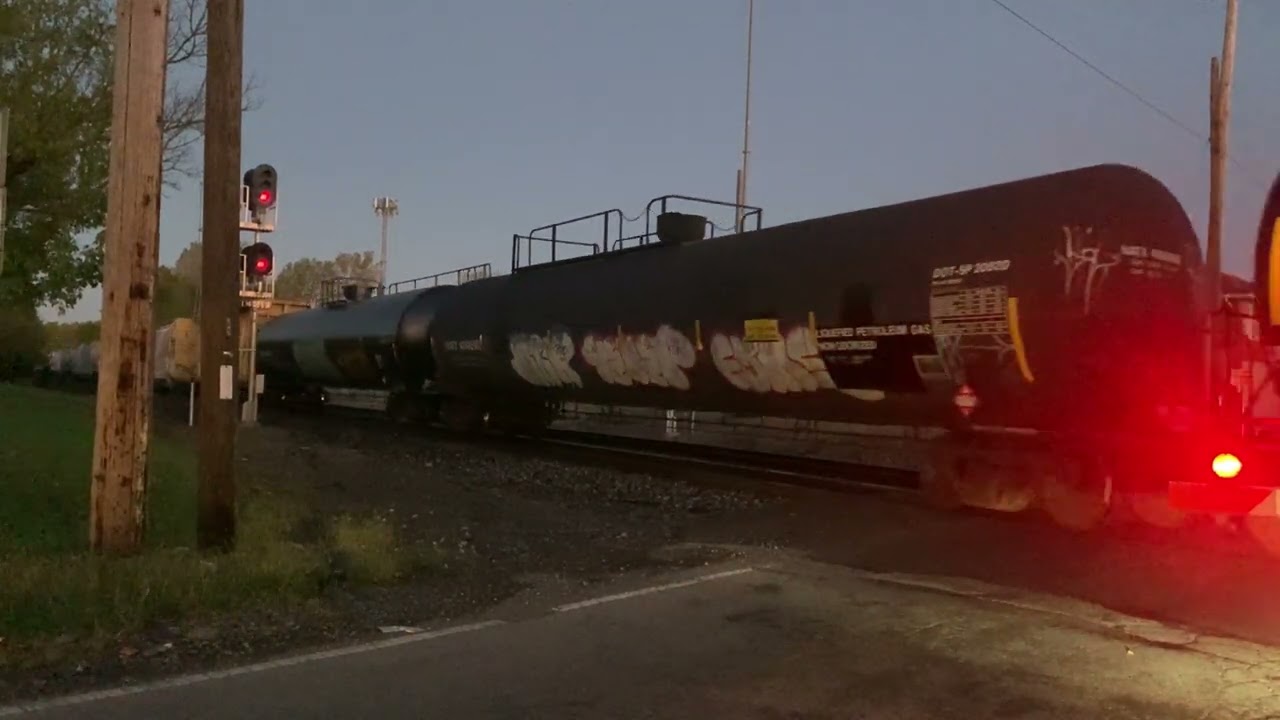 too dark , too shaky , and too long...........Norfolk Southern  # 179