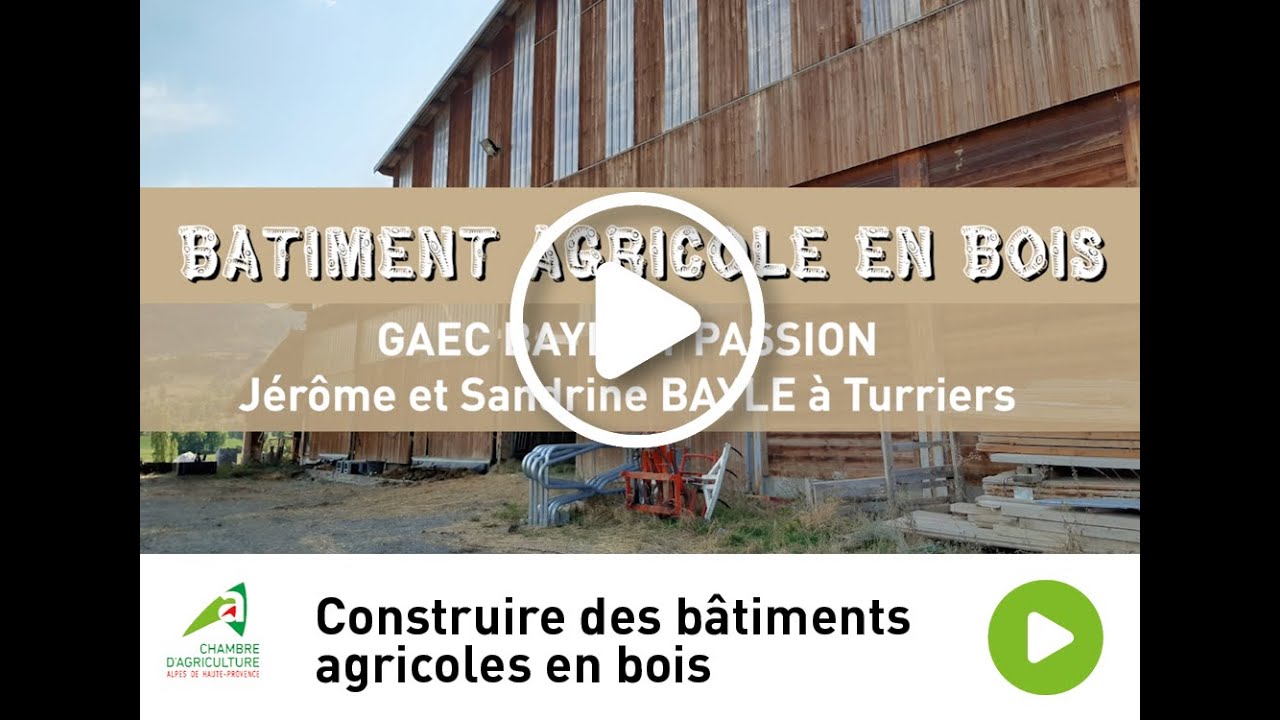 Construire des bâtiments agricoles en bois : Étable et séchage de foin en grange
