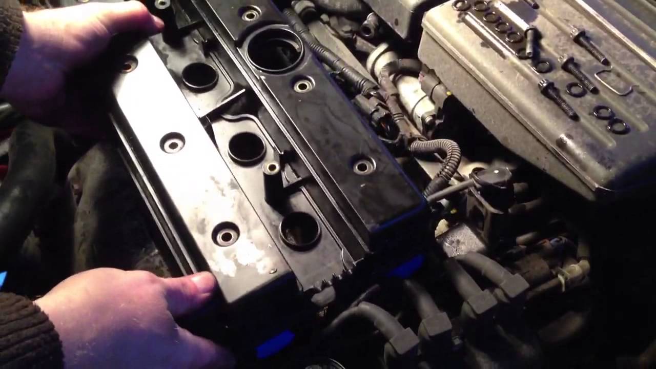 Replacing the valve cover gasket on a 2008 Suzuki Reno