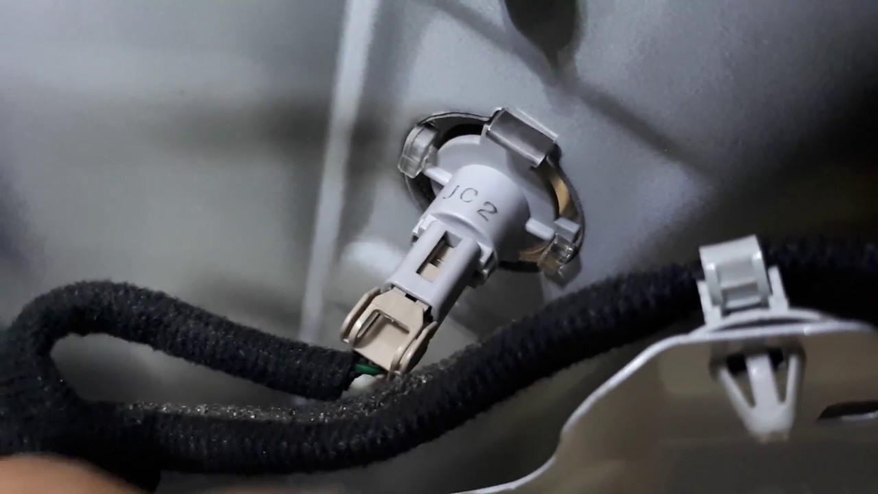 Hyundai Accent 2013 license plate bulb replacement