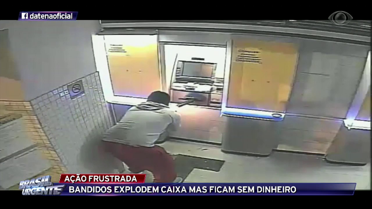 Bandidos explodem caixa eletronico e ficam sem o dinheiro