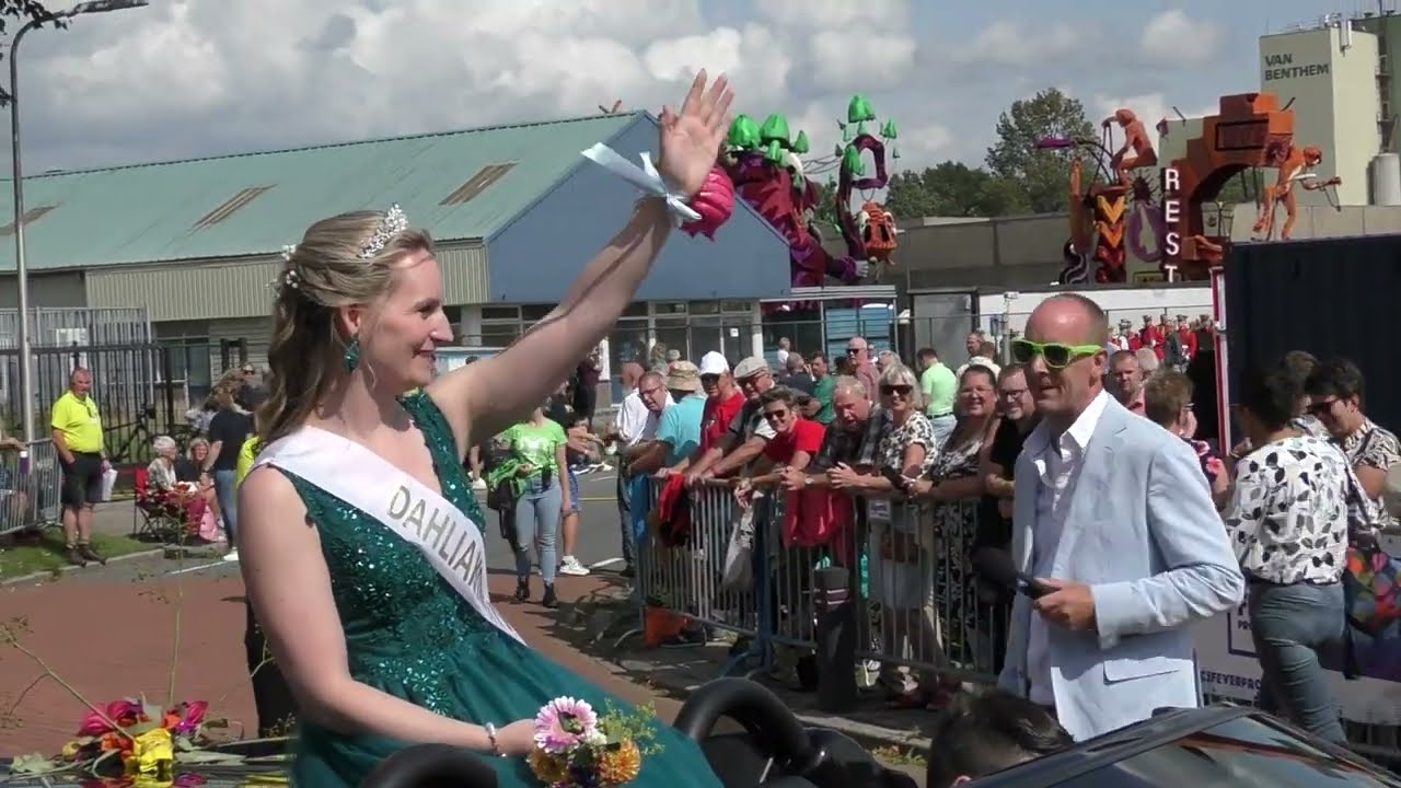 Corso Vollenhove 2023 met muziekkorpsen