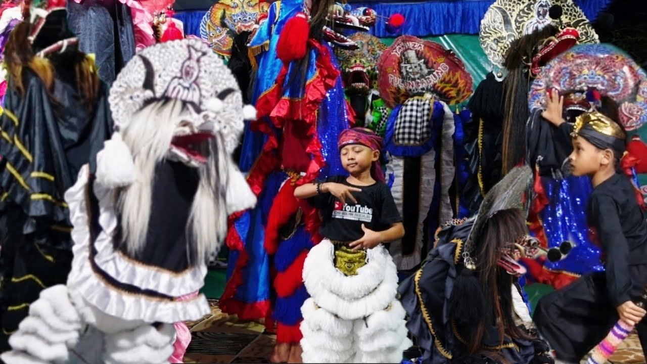 Vicho Pentas Barongan Bersama Teman_temanya Sampai Dhadi