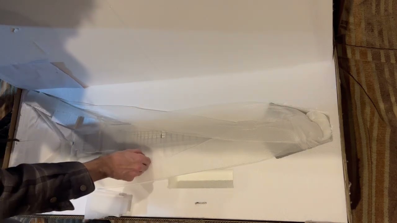 Unbox of eBay &ldquo;snow falcon&rdquo; chibson purchased from Ca