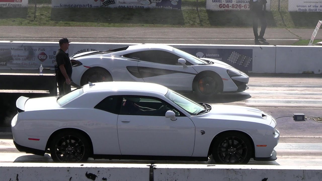 Hellcat vs McLaren - drag race