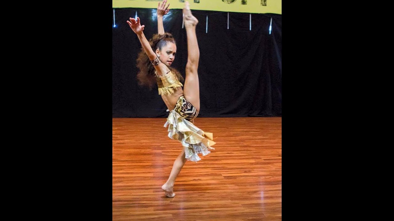 Daniela  Avanzini . Samba Latin Solo. Ballroom Latin