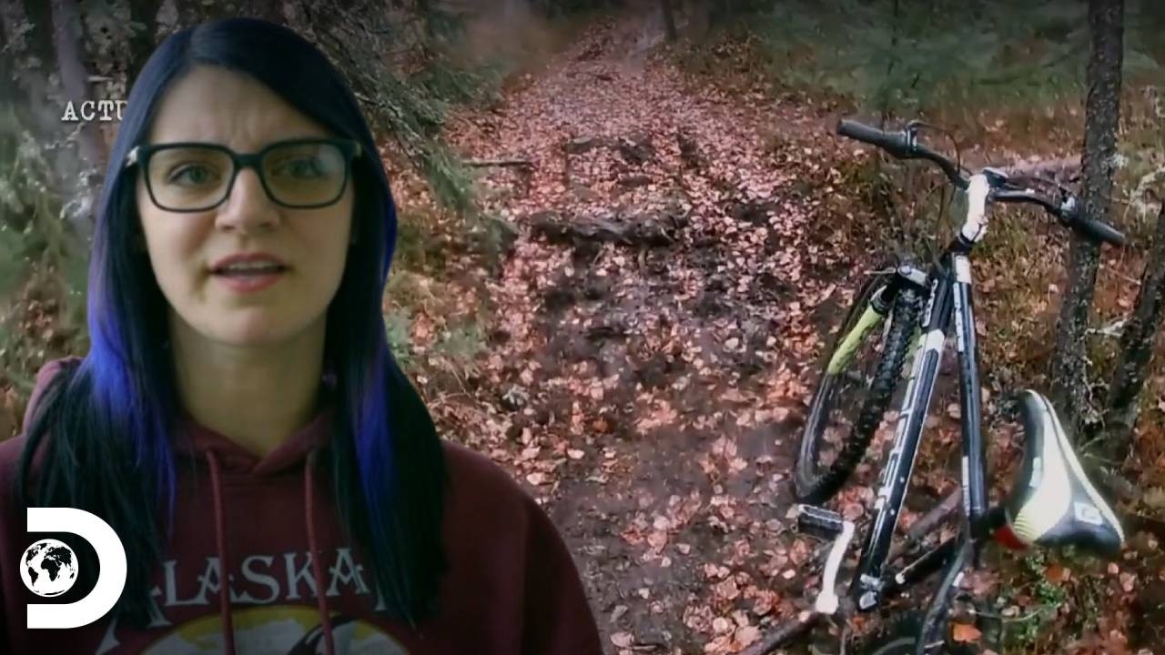 Encuentran enorme huella de pie en medio de un paseo en bicicleta | Alaska paranormal | Discovery
