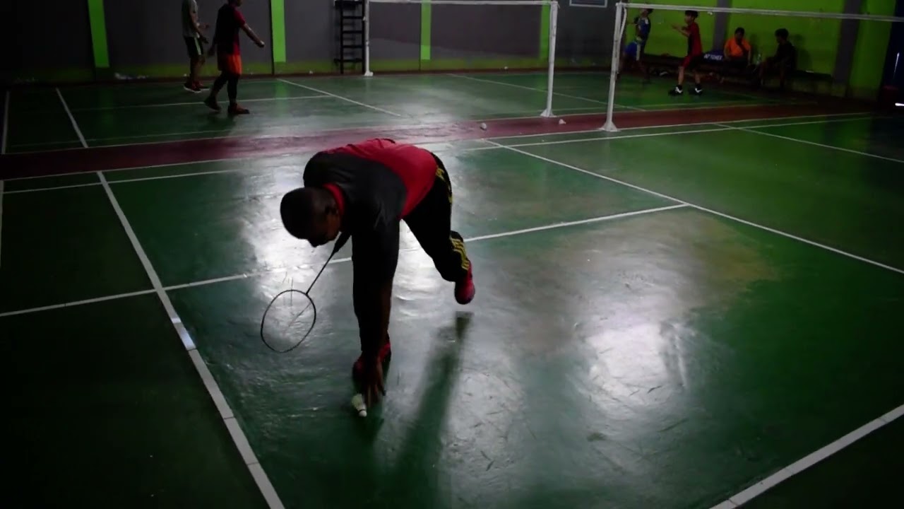 Menghitung skor bulutangkis tunggal