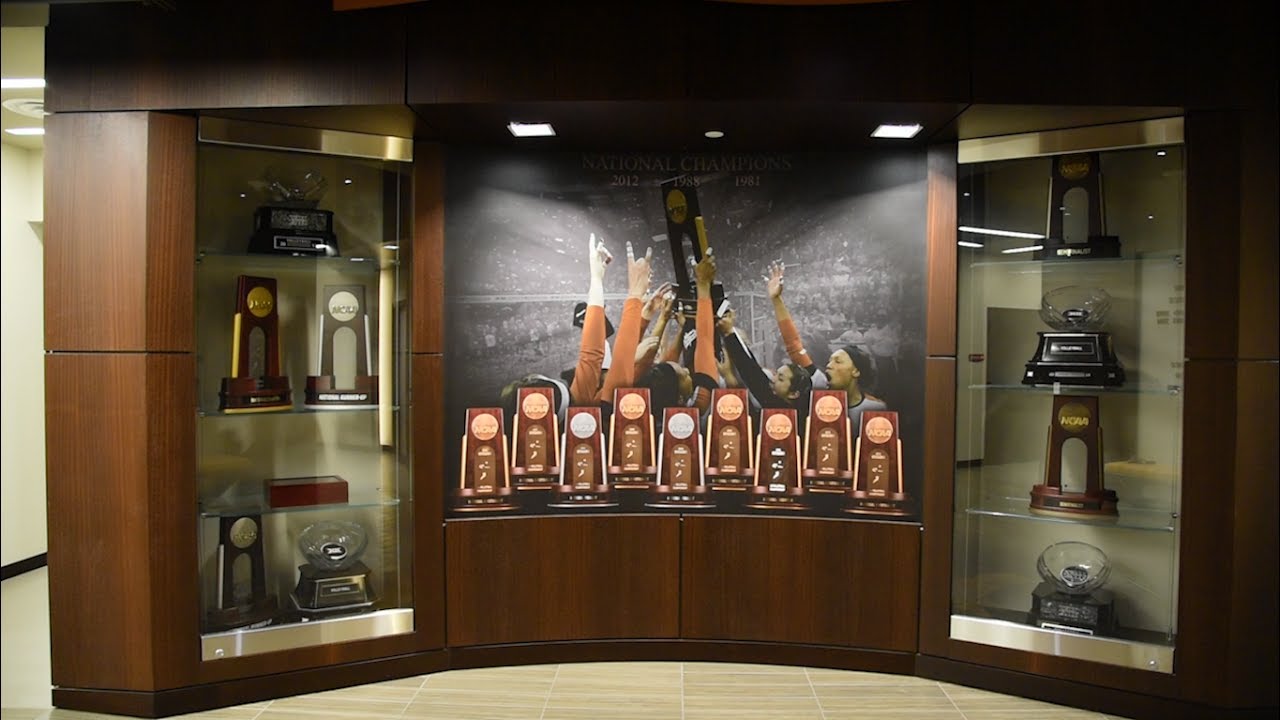 Texas Volleyball practice facility tour [June 9, 2017]