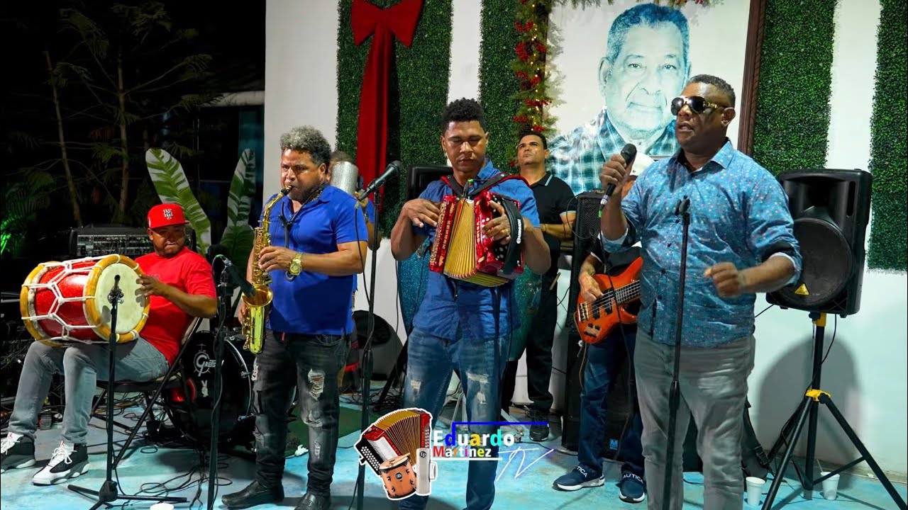 Aneudy Parra Tocando y Cantando El Tablón Típico 
