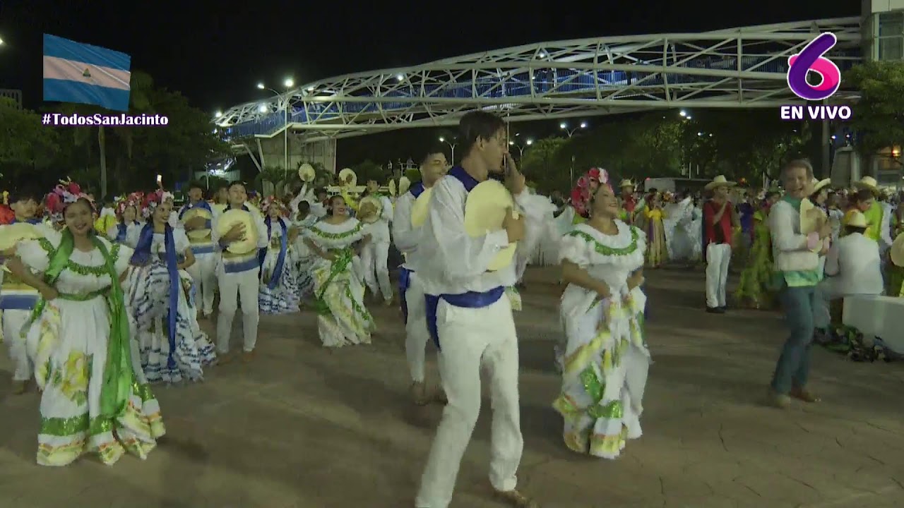 Gran Baile del Huipil desde Plaza Soberanía en Managua.
