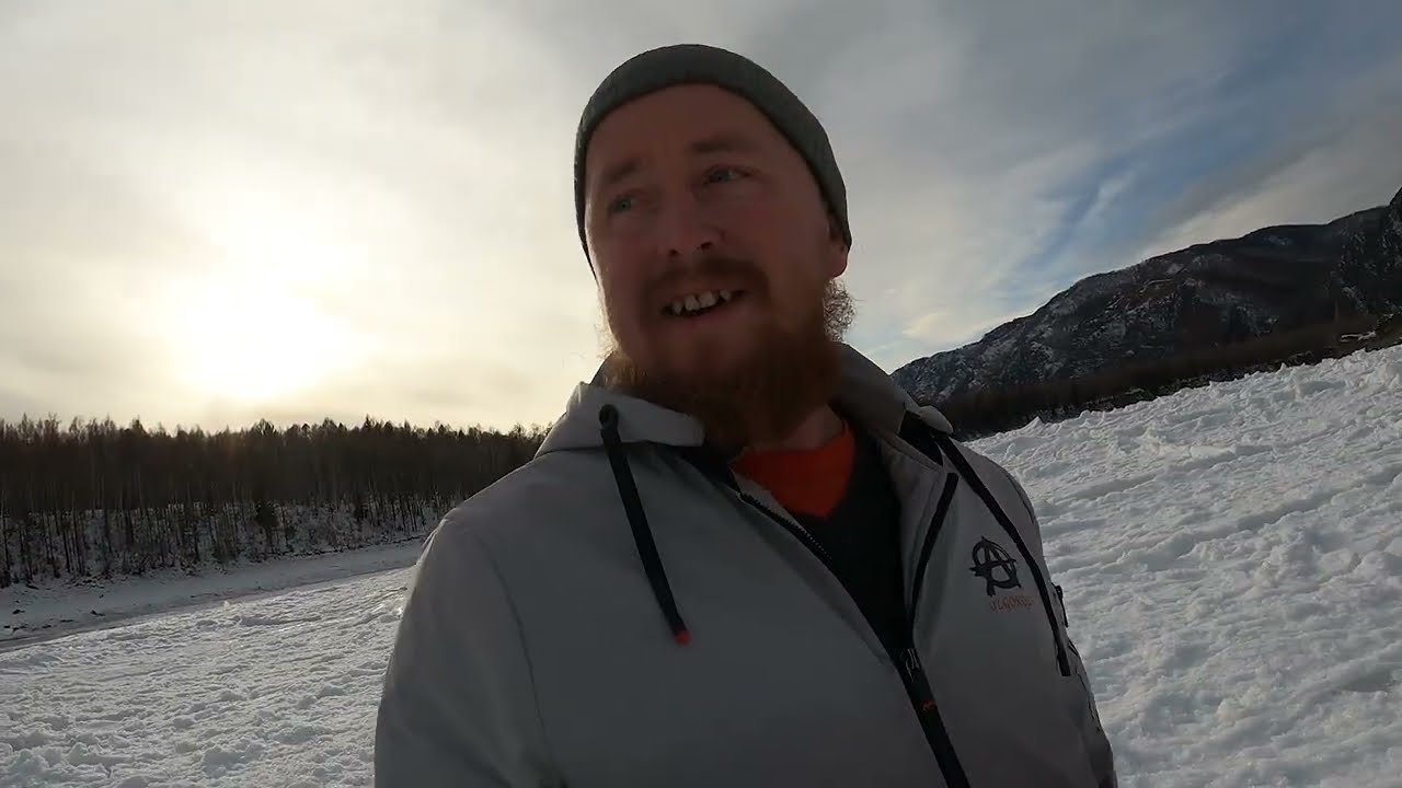 Перехожу Енисей по тонкому льду! Жизнь в деревне.