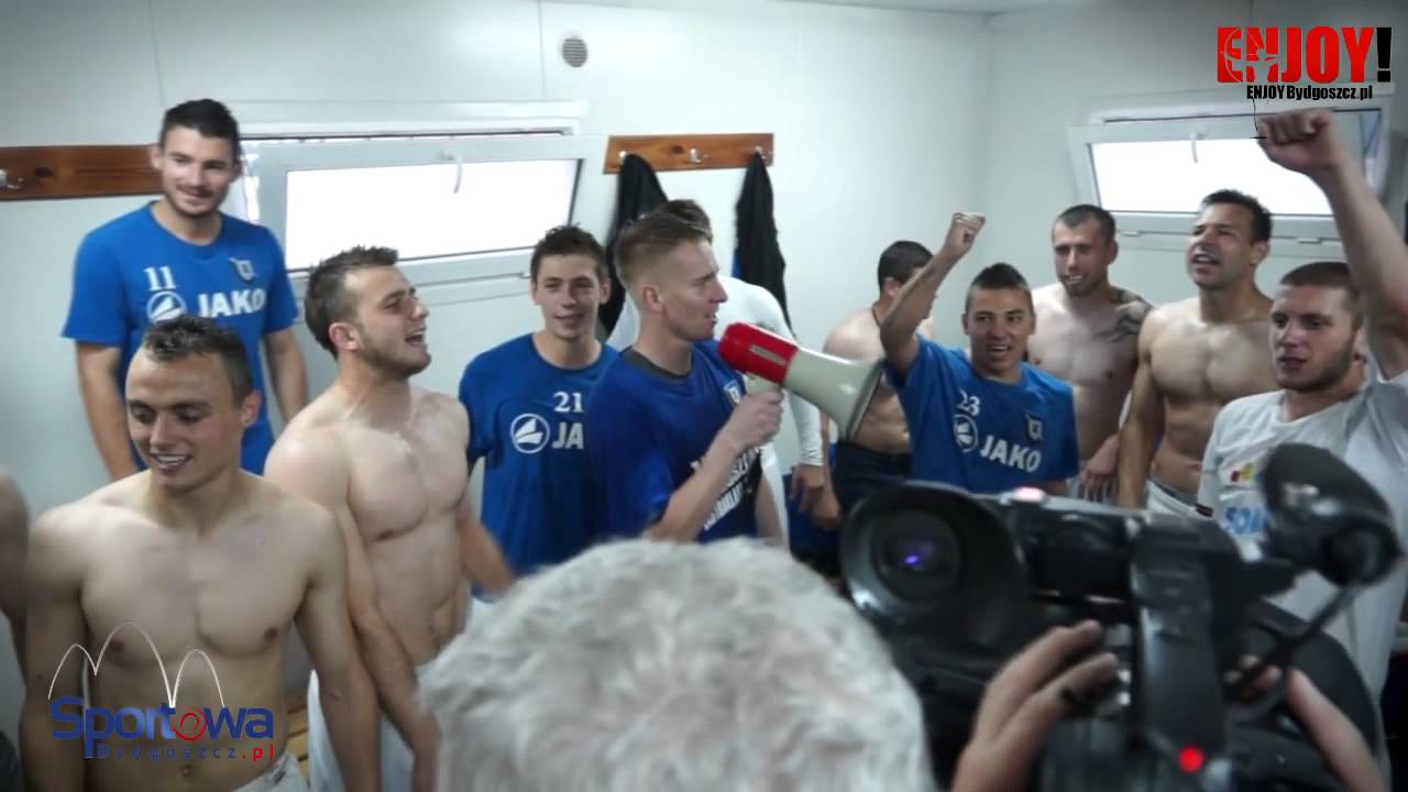 Zawisza w Ekstraklasie cz. 1 - O belino - radość piłkarzy w szatni