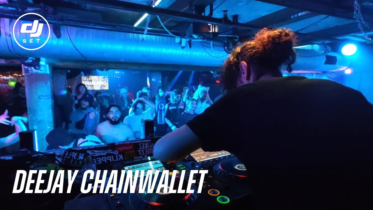 deejay chainwallet @ Club 909