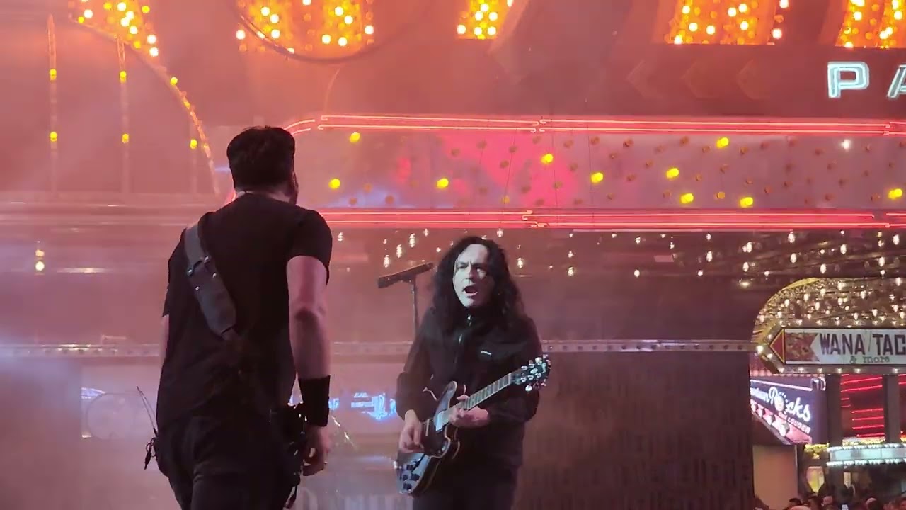 The Pretty Reckless  - Heaven Knows - 9/10/22 Live on Fremont Street, Las Vegas  @tprofficial