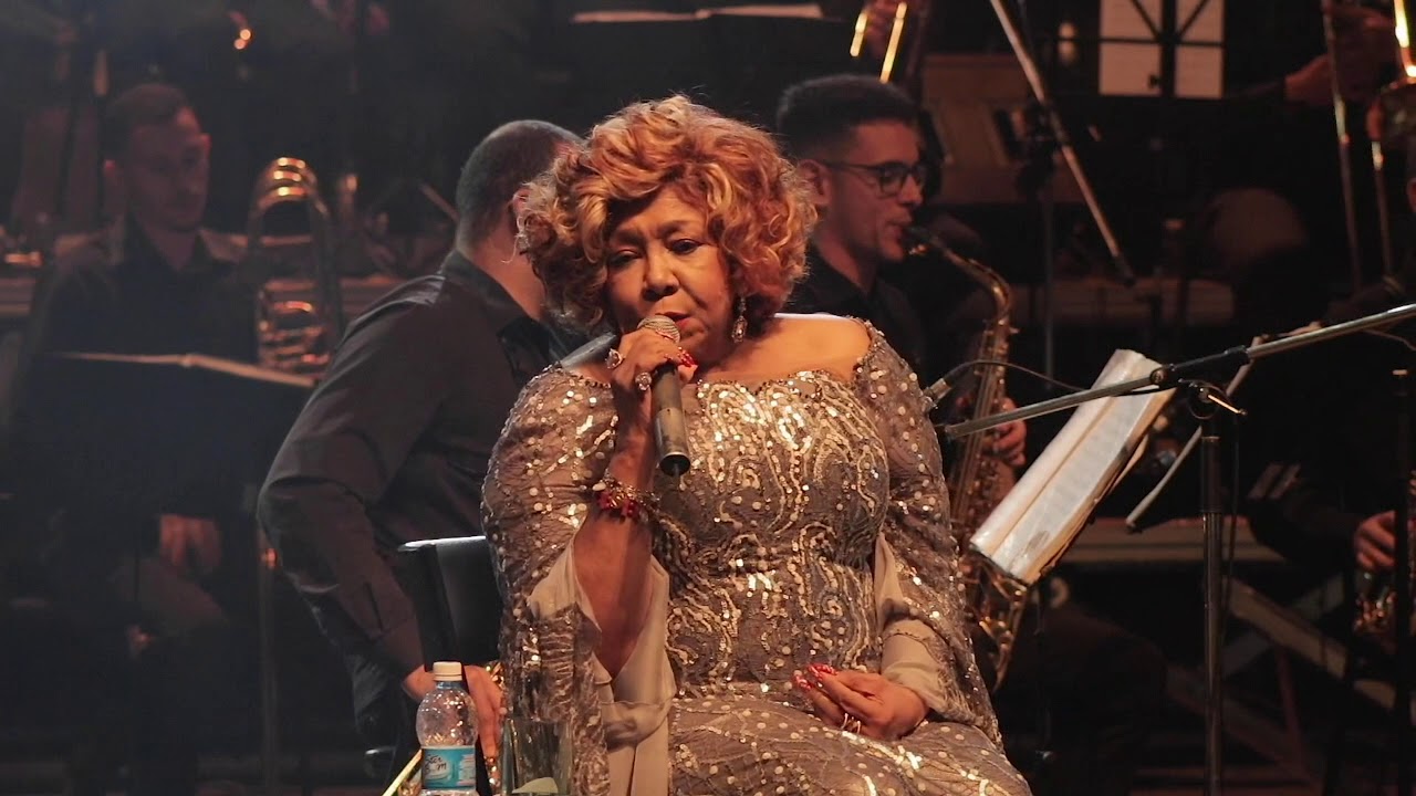 SESI BIGBAND convida ALCIONE -  Meu vicio é voce