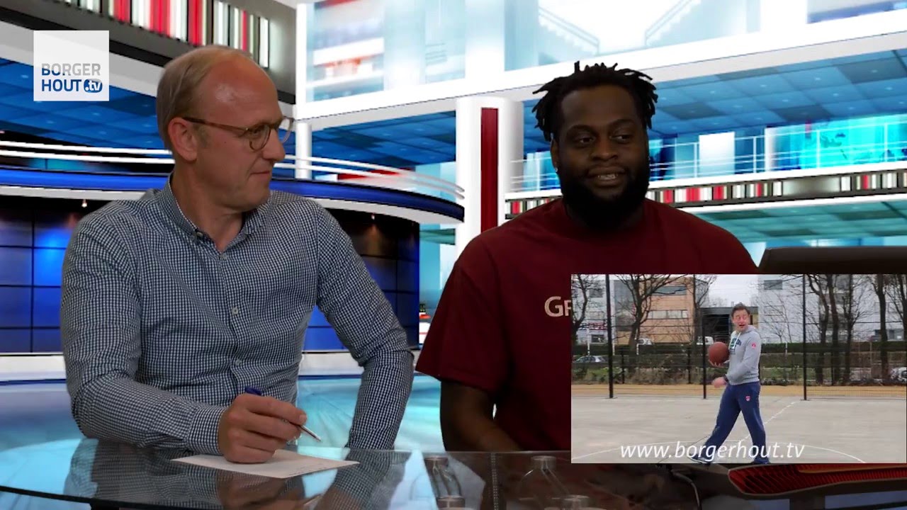Gembospeler Renato Makasa Kanda analyseert basketbalmatch De Wever