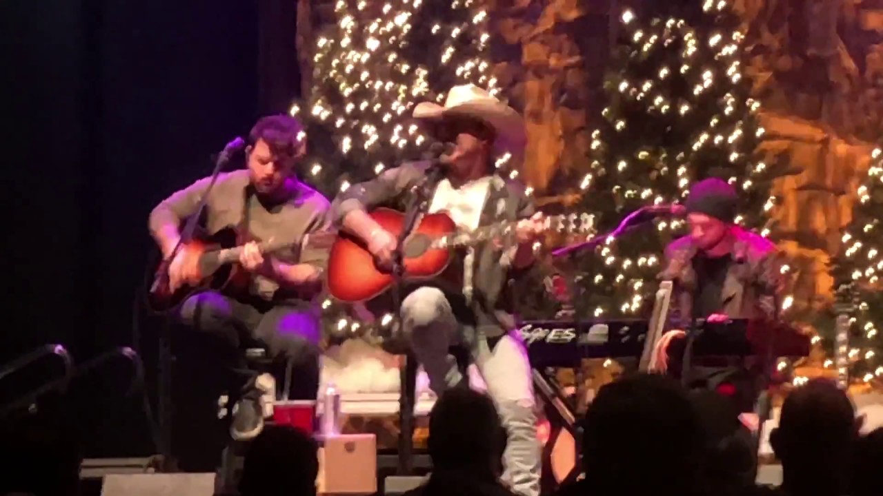 Dustin Lynch - I'd Be Jealous Too - Hometown Holiday Seattle, WA 12/13/2017