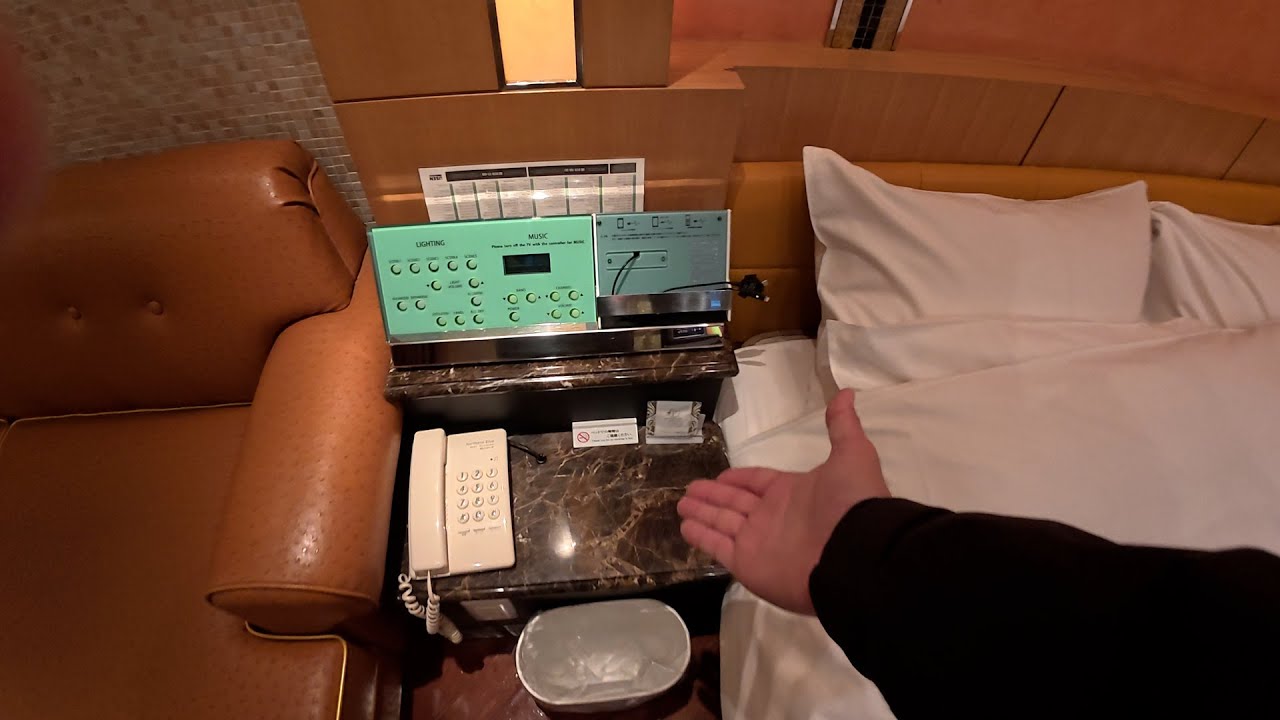 I stayed at a Japanese Love hotel... Alone