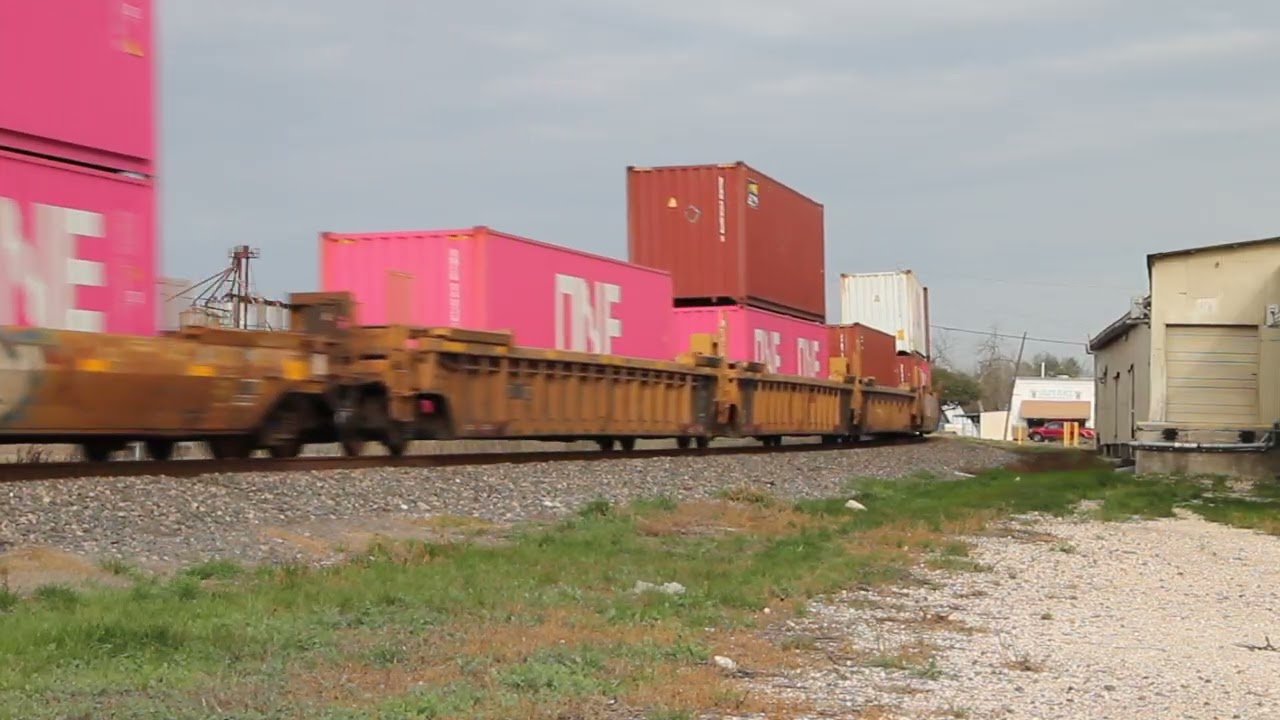 UP 9805 leads a rerouted IMNSI-20 W/B @Seguin, TX (02-22-2026)