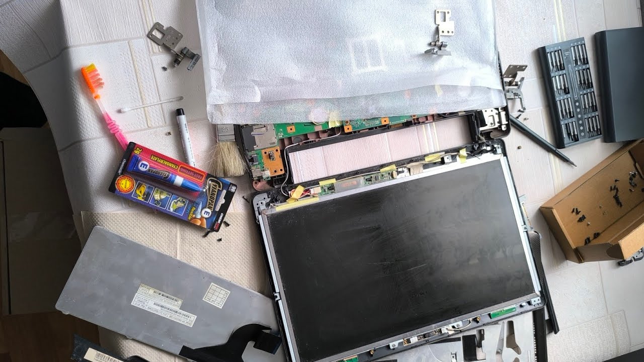 Замена петель и рамки экрана ноутбука ASUS K52J 