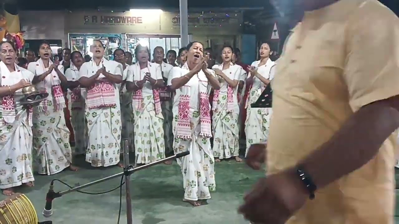 লখিমী বোৱাৰী নাম দল হাউলী গাওঁ। বাইহাটা চাৰিআলিৰ বিহদিয়াত নাম পৰিৱেশন।