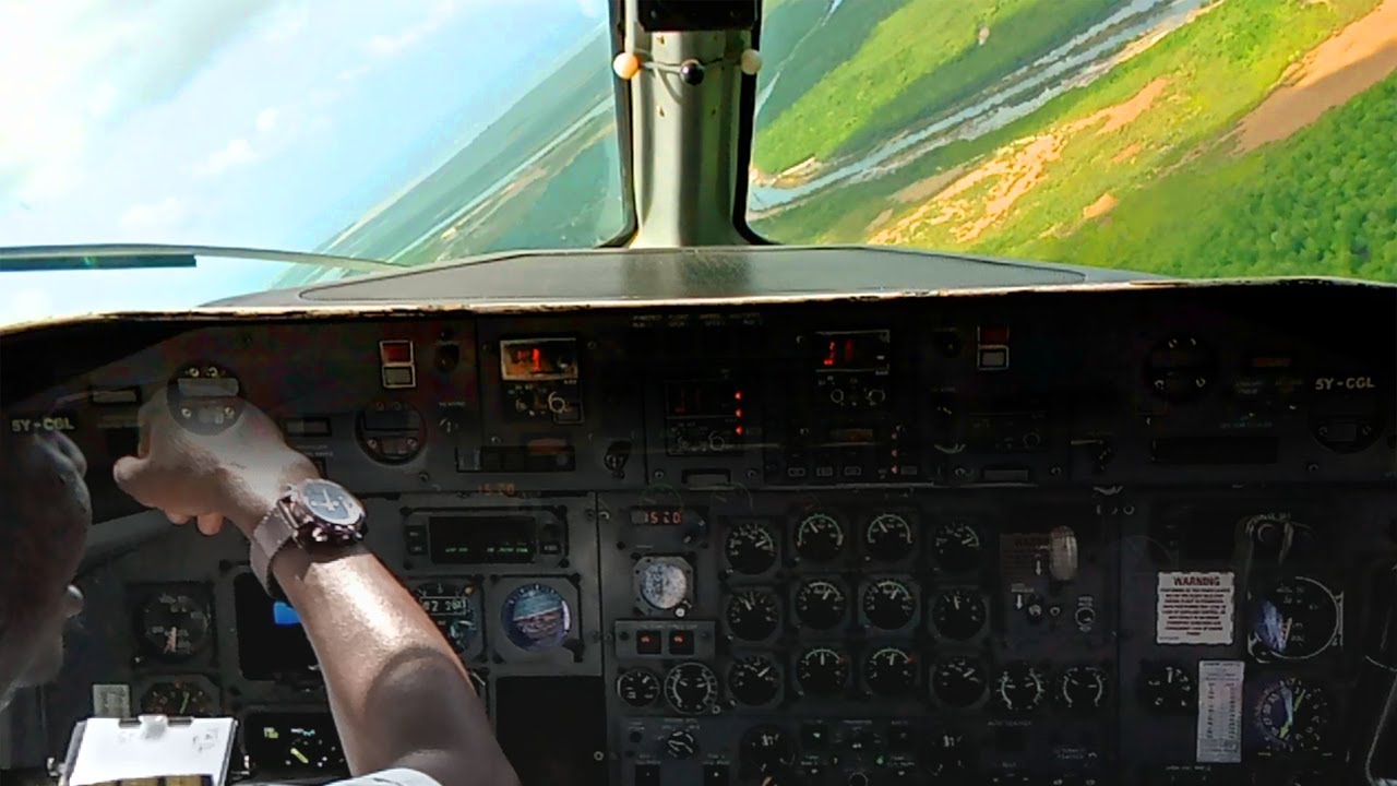 DASH 8 Q200 FLIGHT FROM MALINDI TO LAMU COCKPIT VIEW