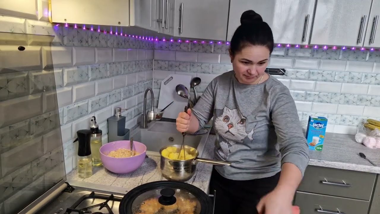 Забрала две посылки и приготовила обед 