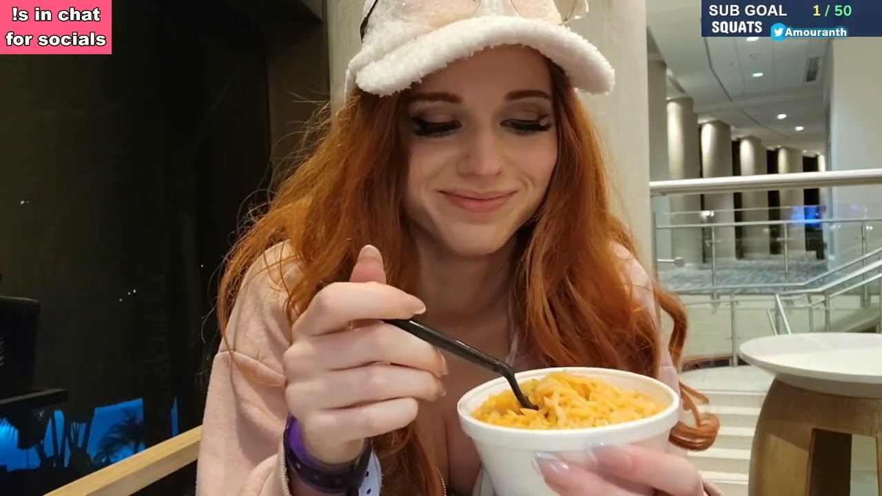 TWITCHCON DAY 3 !girls 1/3 | amouranth | 2022-10-09